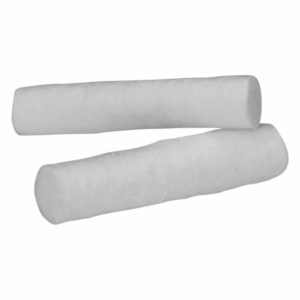 Zwei weiße, zylindrische Sticks aus weichem Material auf einem neutralen Hintergrund.