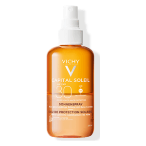 Sonnenspray von Vichy in einem transparenten Flakon mit orangefarbenem Inhalt und einem Sprühverschluss, SPF 30.