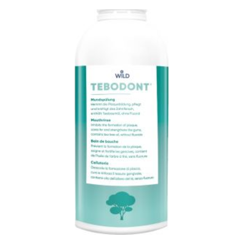 Flasche Mundspülung TEBODONT mit blauer und weißer Beschriftung, die Hinweise zur Anwendung und Inhaltsstoffen enthält.