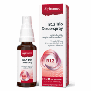 B12 Trio Dosierspray in dunkler Flasche mit Sprühkopf, verpackt in einer farbigen Schachtel mit Informationen zu Anwendung und Inhaltsstoffen.