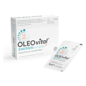 Packung des Nahrungsergänzungsmittels OLEO vital ENERGIEkomplex mit einem Sachet daneben, maracuja Geschmack.
