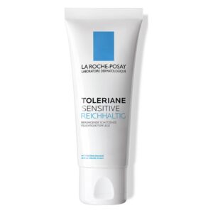 Tube mit feuchtigkeitsspendender Hautpflege von La Roche-Posay, Toleriane Sensitive, beruhigend und reichhaltig.