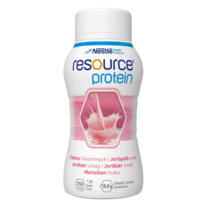 Flasche mit Proteinshake in Erdbeergeschmack, pinke Flüssigkeit und geschlossene Kappe, von Nestlé Health Science.