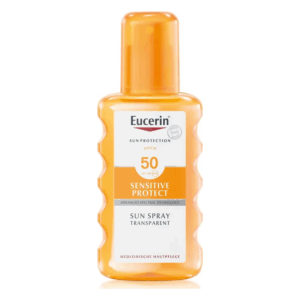 Flasche mit transparentem Sonnen-Spray von Eucerin mit hohem Lichtschutzfaktor 50.