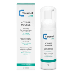 Reinigungsprodukt in einer weißen Flasche mit Pumpe und Kartonverpackung, für acne-neigende Haut.