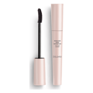 Wimperntusche in einer eleganten, roséfarbenen Verpackung mit einem geschwungenen Bürstchen.