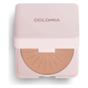 Runde, hellbraune Puder-Compactdose mit prägender Rillenstruktur und schütslichem Deckel in Rosé.