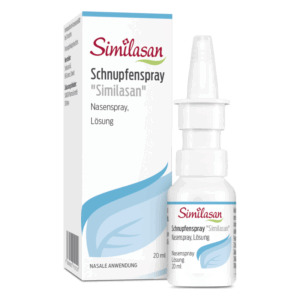 Schnupfenspray 'Similasan' in einer weißen Flasche mit Sprühkopf und einem verpackten Karton im Hintergrund.