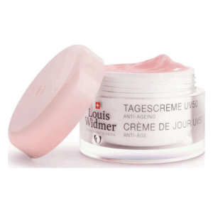 Offene Tiegel mit rosa Tagescreme, Beschriftung zeigt UV-Schutz und Anti-Ageing-Eigenschaften.