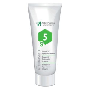 Tube mit Salbe Nr. 5 für die Hautregeneration, weiß mit grüner Schrift und hexagonalem Logo.