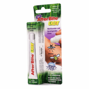 AfterBite Kids-Stift für die Linderung von Insektenstichen, mit beruhigendem Effekt, verpackt in einer mehrseitigen Anzeige.