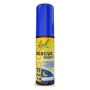 Flasche mit blauer Kappe und gelbem Etikett, enthält Bach Rescue Night Spray, 20 ml, zur Beruhigung vor dem Schlafen.