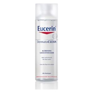 Flasche mit klärendem Gesichtswasser von Eucerin, beschriftet mit 'DermatoCLEAN'. Transparentes Design mit blauem und rotem Logo.