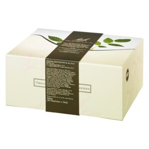 Eine verpackte Produktbox mit hellbeiger Oberfläche und schwarzem Etikett, das Inhaltsstoffe und Anweisungen zeigt.