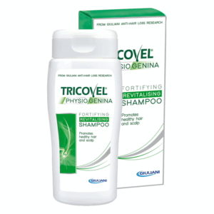 Flasche mit fortifizierendem revitalisierenden Shampoo von Tricovel, verpackt in einer grünen und weißen Box.