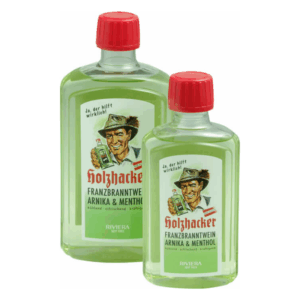 Zwei Flaschen Holzhacker Franzbranntwein mit rotem Verschluss, grünlicher Flüssigkeit und humorvollem Etikett.