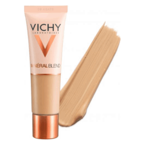 Tube mit Vichy Mineralblend Foundation in hellem Ton und einer Farbabstrichprobe daneben.