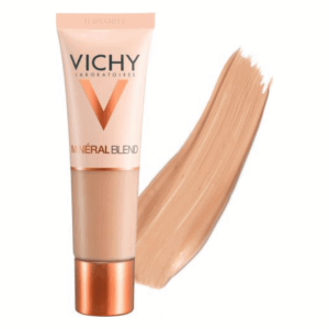 Vichy Mineral Blend Foundation in einer rosa-tönenden Tube mit einem Schwung der Foundation daneben.