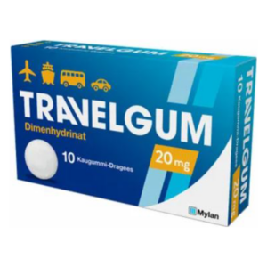 Packung mit Travelgum Kaugummis, die Dimenhydrinat enthalten, für Reisekrankheit mit 10 Dragées, blauer Hintergrund.