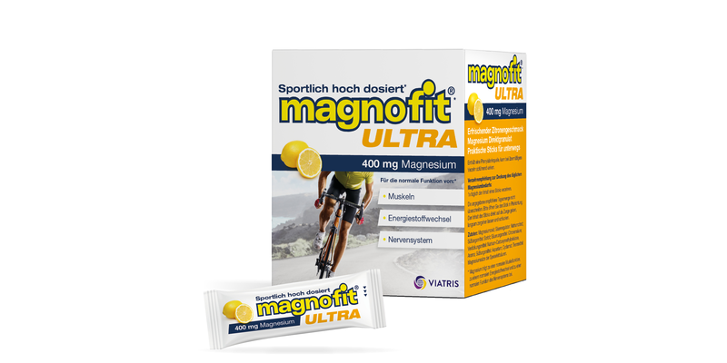 Magnofit_ULTRA.png Verpackung von magnofit ULTRA mit Zitronengeschmack und einem Stick für Magnesiumaufnahme während sportlicher Aktivitäten.