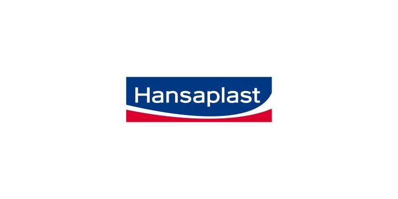Das Logo von Hansaplast zeigt den Markennamen in weißer Schrift auf blauem Hintergrund und rotem Abschluss.