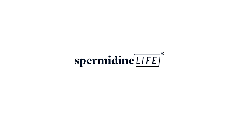 spermidine-life-logo.png Logo von spermidineLIFE, eine elegante Schriftart in Dunkelblau auf hellem Hintergrund.
