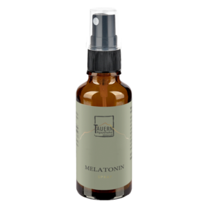 Braunes Glasfläschchen mit Pumpsprayverschluss, etikettiert mit 'Melatonin', von der Tauern Apotheke.