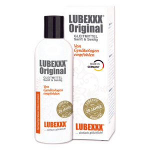 Transparente Flasche mit schwarzem Deckel, Inhalt: Gleitmittel, umgeben von einer weißen Verpackung mit bunten Details.