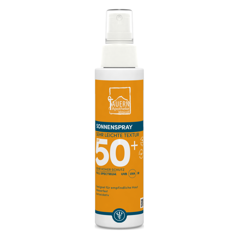Sonnenspray in einer weißen Flasche mit orangefarbenem Etikett, Lichtschutzfaktor 50+, geeignet für empfindliche Haut.