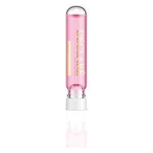 Transparente Flasche mit pinkem Inhalt und silberner Kappe, beschriftet mit "DECLARÉ" und "caviar perfection".