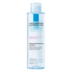 Durchsichtige Flasche mit blauem Deckel, enthält Mizellen-Reinigungsfluid für empfindliche Haut, 200 ml.